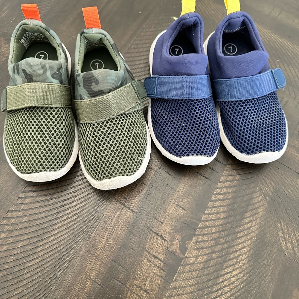Toddler slip on water shoe with adjustable straps